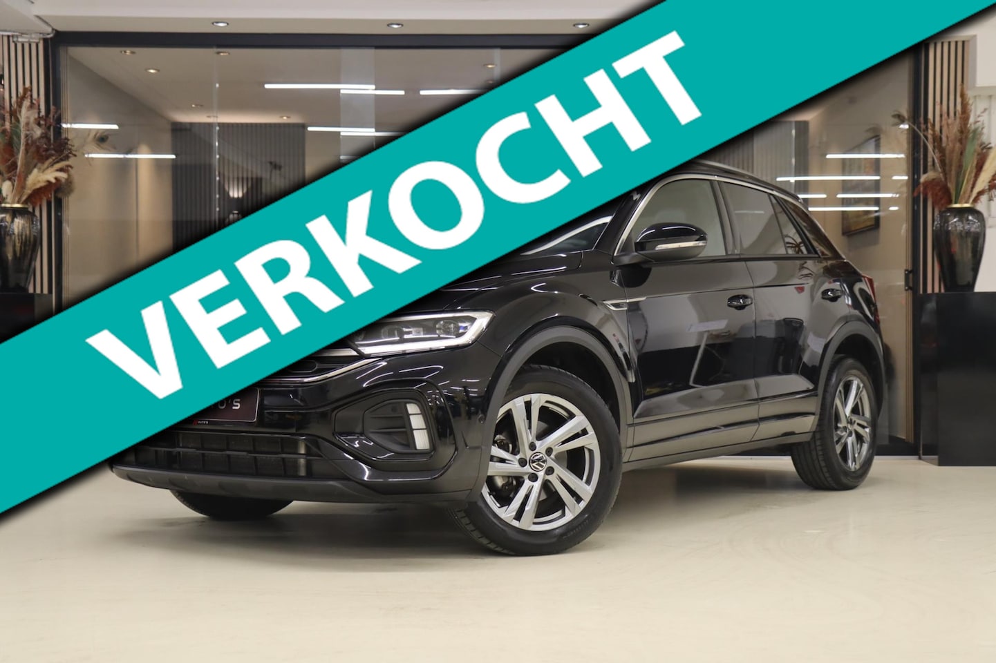 Volkswagen T-Roc - 1.5 TSI R-Line 3X R-LINE/IQ/PANO/CARPLAY/CAM/KEYLES/VOL - AutoWereld.nl