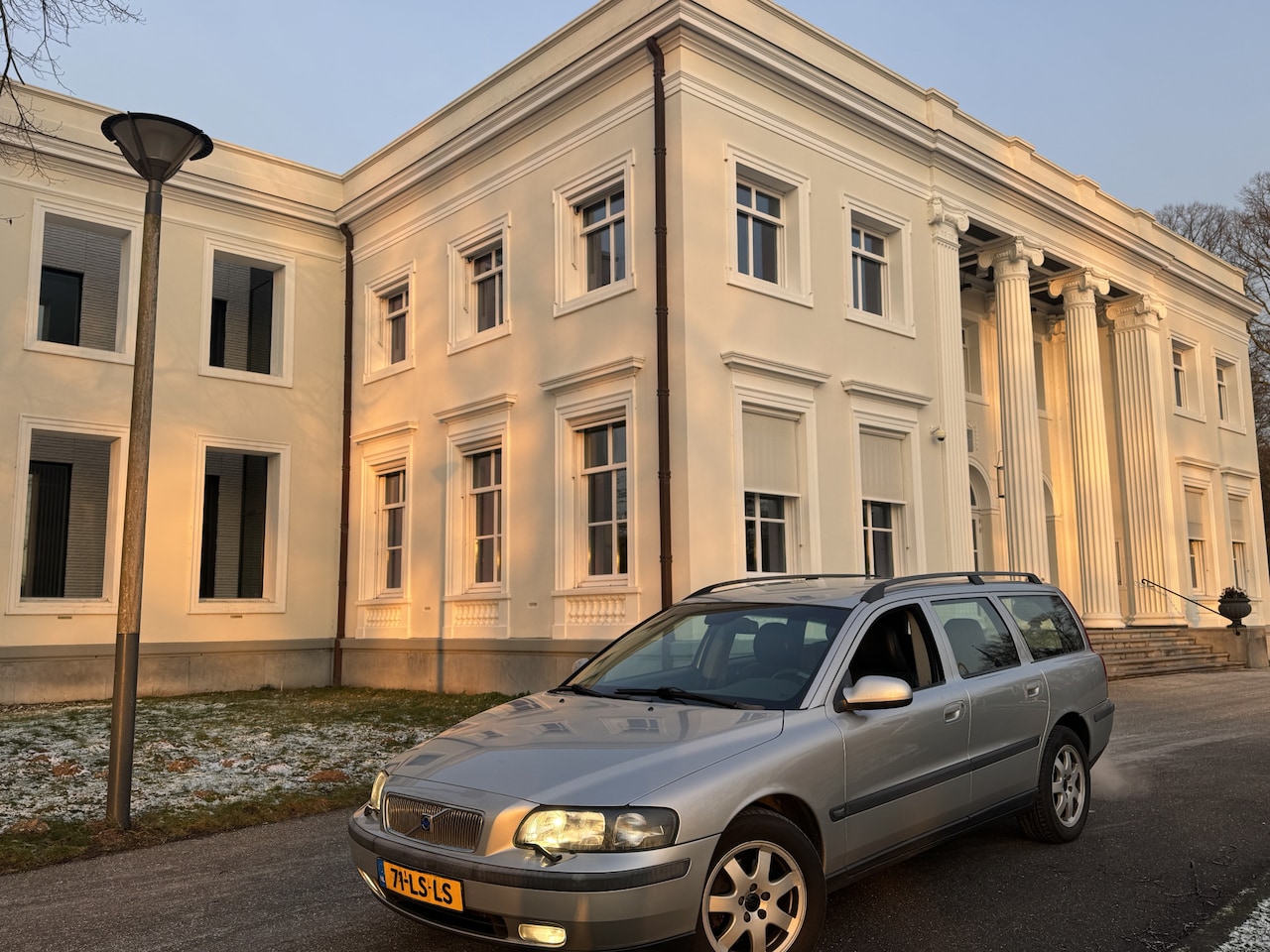 Volvo V70 - 2.4 LEDER, DEALER ONDERHOUDEN ! - AutoWereld.nl