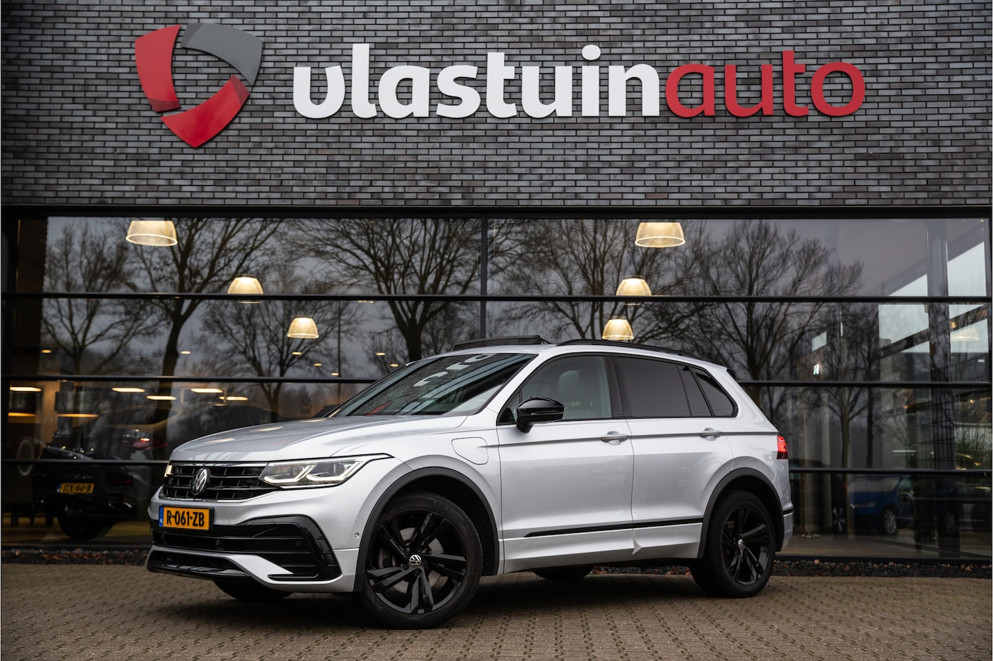 Volkswagen Tiguan - 1.4 TSI eHybrid R-Line Business 1.4 TSI eHybrid R-Line Business+ , Panoramadak, Adap. cruise, - AutoWereld.nl