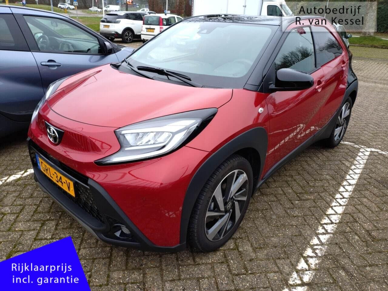 Toyota Aygo X - 1.0 VVT-i MT Envy I Chili Red! I 1e Eig. I PDC I NL-auto - AutoWereld.nl