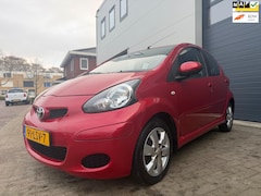 Toyota Aygo - 1.0-12V Aspiration Red/Airco/Leder/AUX/Goed-onderhouden/Lmv