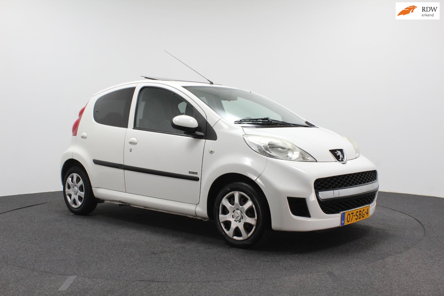 Peugeot 107 - 1.0-12V Sportium | Airco | Goed onderhouden | Schuifdak | Elektrische ramen - AutoWereld.nl