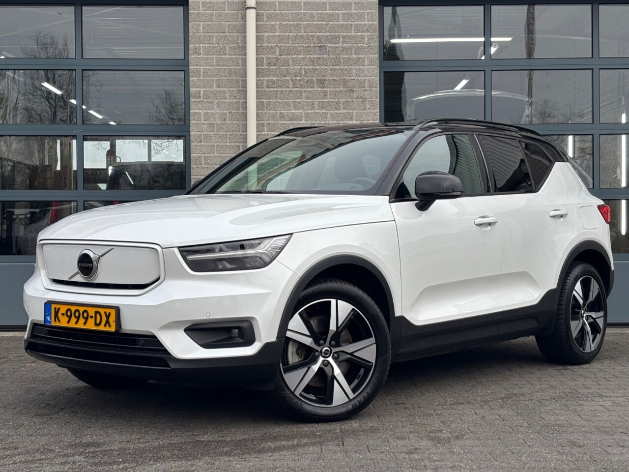 Volvo XC40 - Recharge P8 AWD R-Design|WINTERPAKKET|HARMAN/KARDON| - AutoWereld.nl