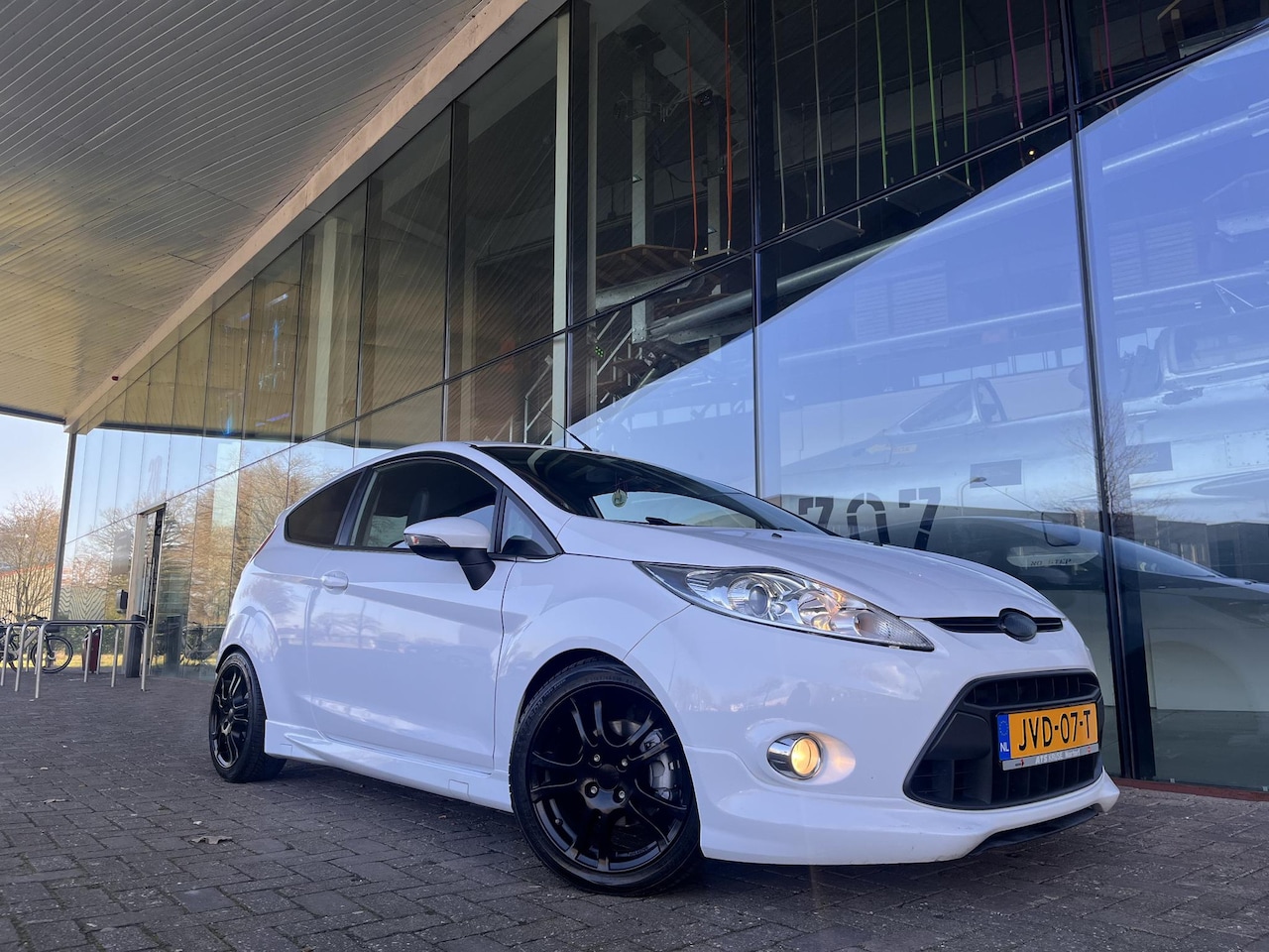 Ford Fiesta - 1.6 ST LINE 120 PK BLACK & WHITE LEDER-HR - AutoWereld.nl