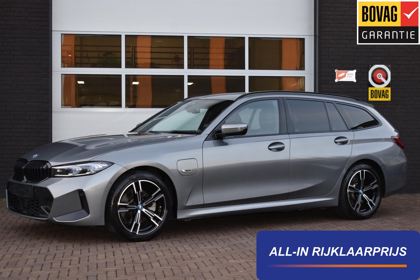 BMW 3-serie Touring - 330e 292PK Aut. M-Sport | LED | Navi | Trekhaak | Camera | Incl. garantie - AutoWereld.nl