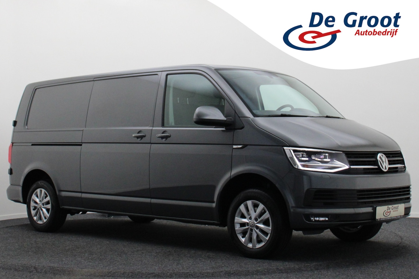 Volkswagen Transporter - 2.0 TDI DSG 150 PK L2H1 2x Schuifdeur, Airco, Cruise, Camera, Apple Carplay, LED, Trekhaak - AutoWereld.nl