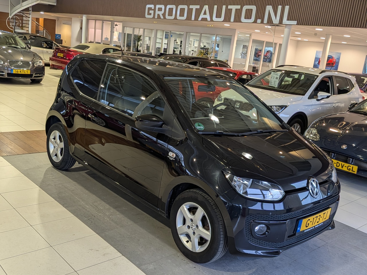 Volkswagen Up! - 1.0 high up! Airco, Navigatie, Stuurbekrachtiging - AutoWereld.nl