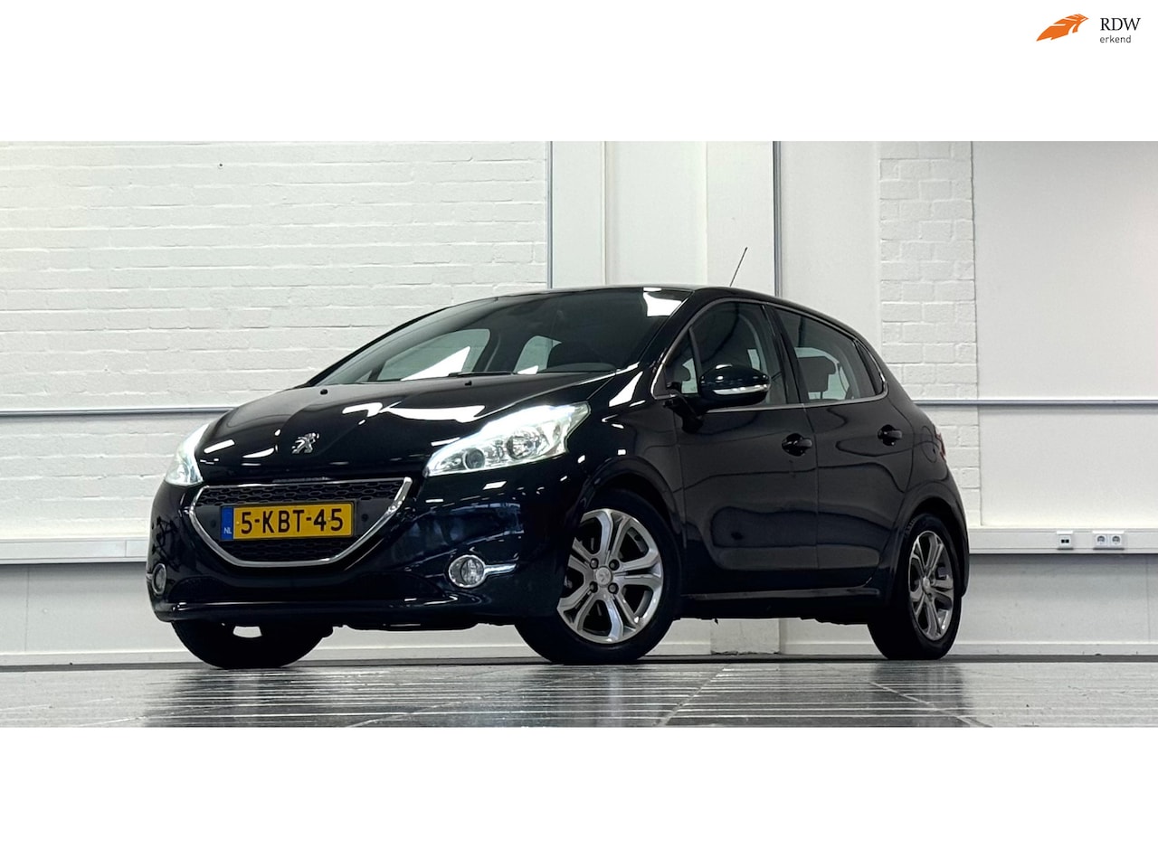 Peugeot 208 - 1.4 VTi Allure Navigatie Mooi Nieuwe APK Garantie - AutoWereld.nl