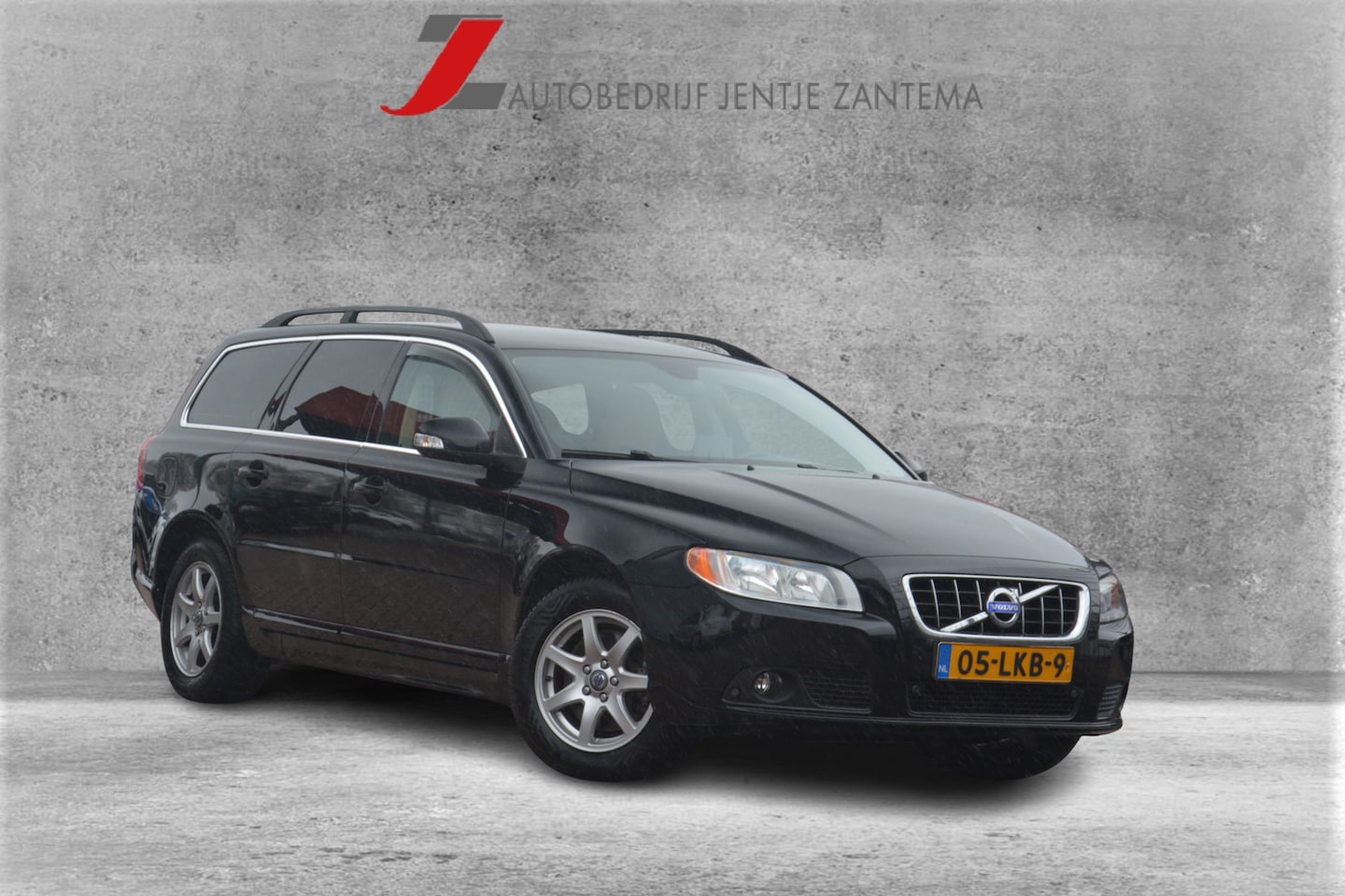 Volvo V70 - 2.5T Momentum Nederlandse auto 5 cilinder met oa leren bekleding navigatie pdc trekhaak cv - AutoWereld.nl