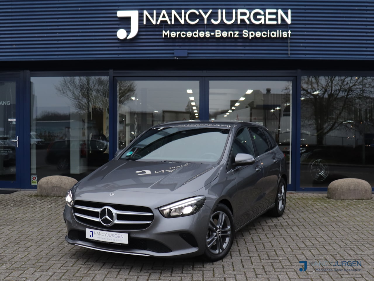 Mercedes-Benz B-klasse - 180 Business Solution | Trekhaak | Camera | Parkeerhulp Voor + Achter | Navi | Privacy Gla - AutoWereld.nl