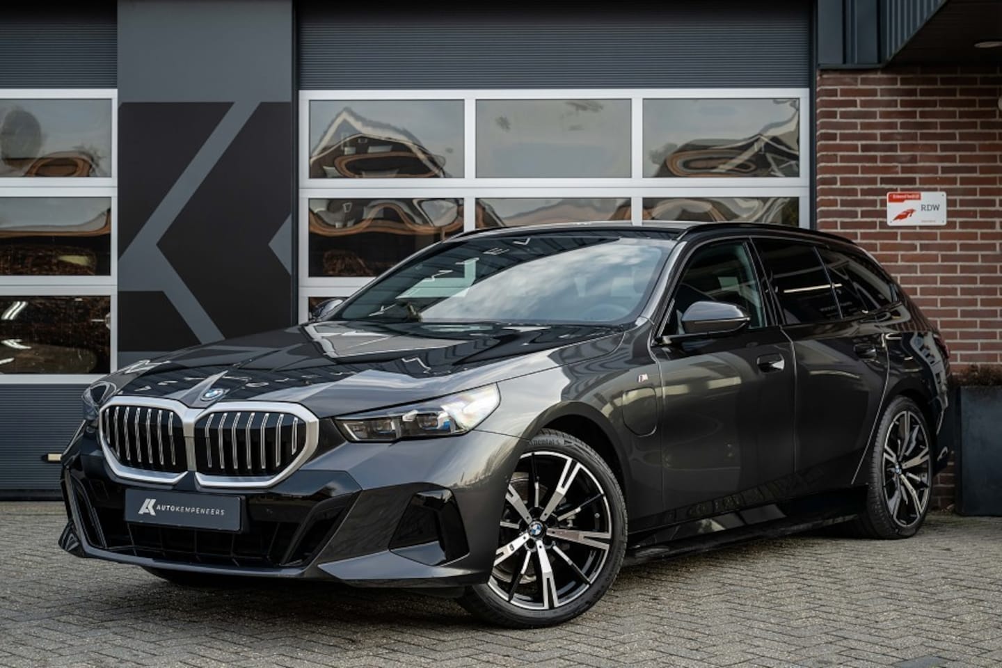 BMW 5-serie Touring - 530e xDrive M Sport | Harman/Kardon | Trekhaak | Camera | Driving Ass. Plus | Leder | 20 I - AutoWereld.nl