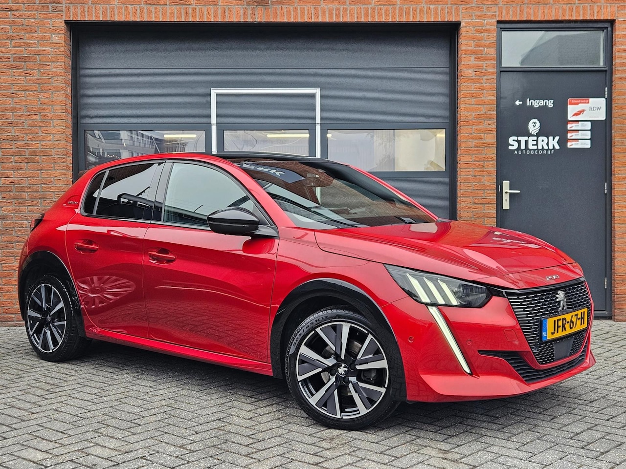 Peugeot 208 - 1.2 PureTech GT-Line Pano LED Keyless Camera 17" - AutoWereld.nl