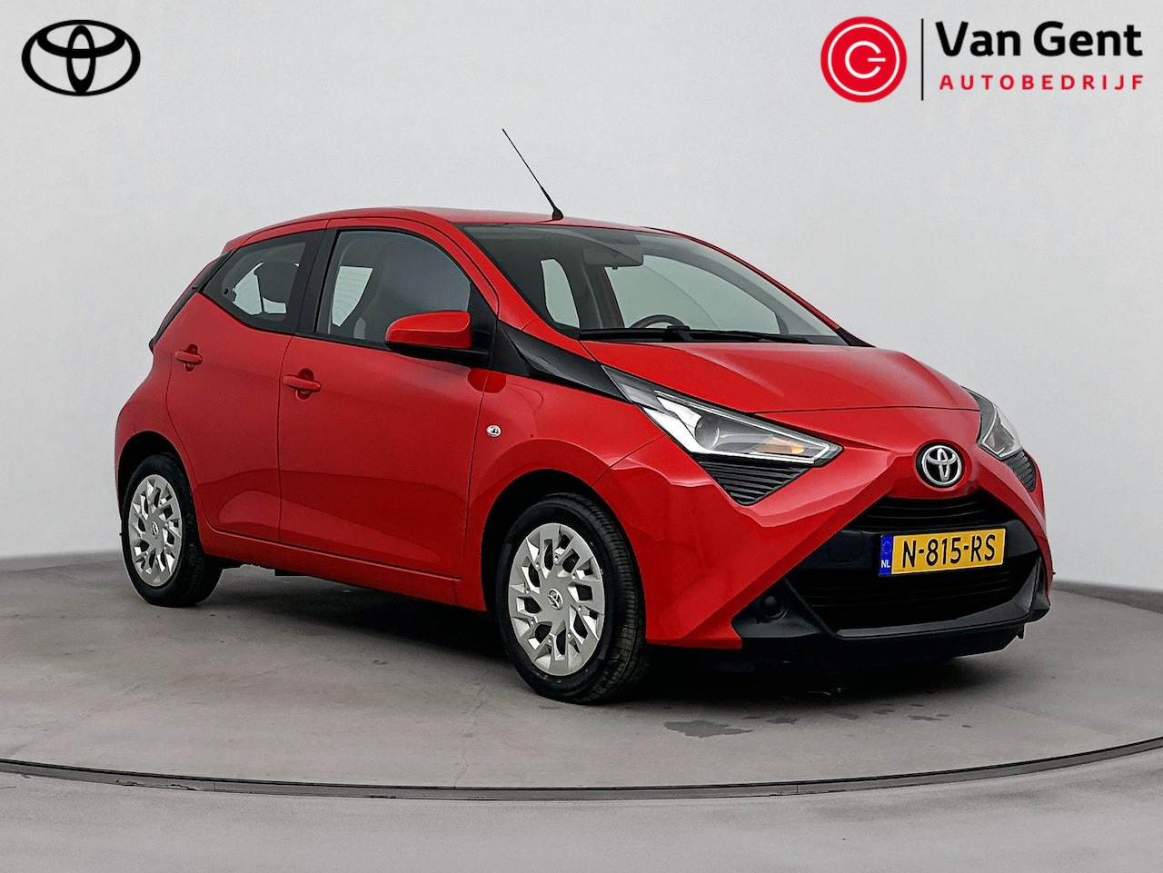 Toyota Aygo - 1.0 VVT-i x-play | Apple Carplay / Android Auto | Airco | Camera | Bluetooth | DAB - AutoWereld.nl