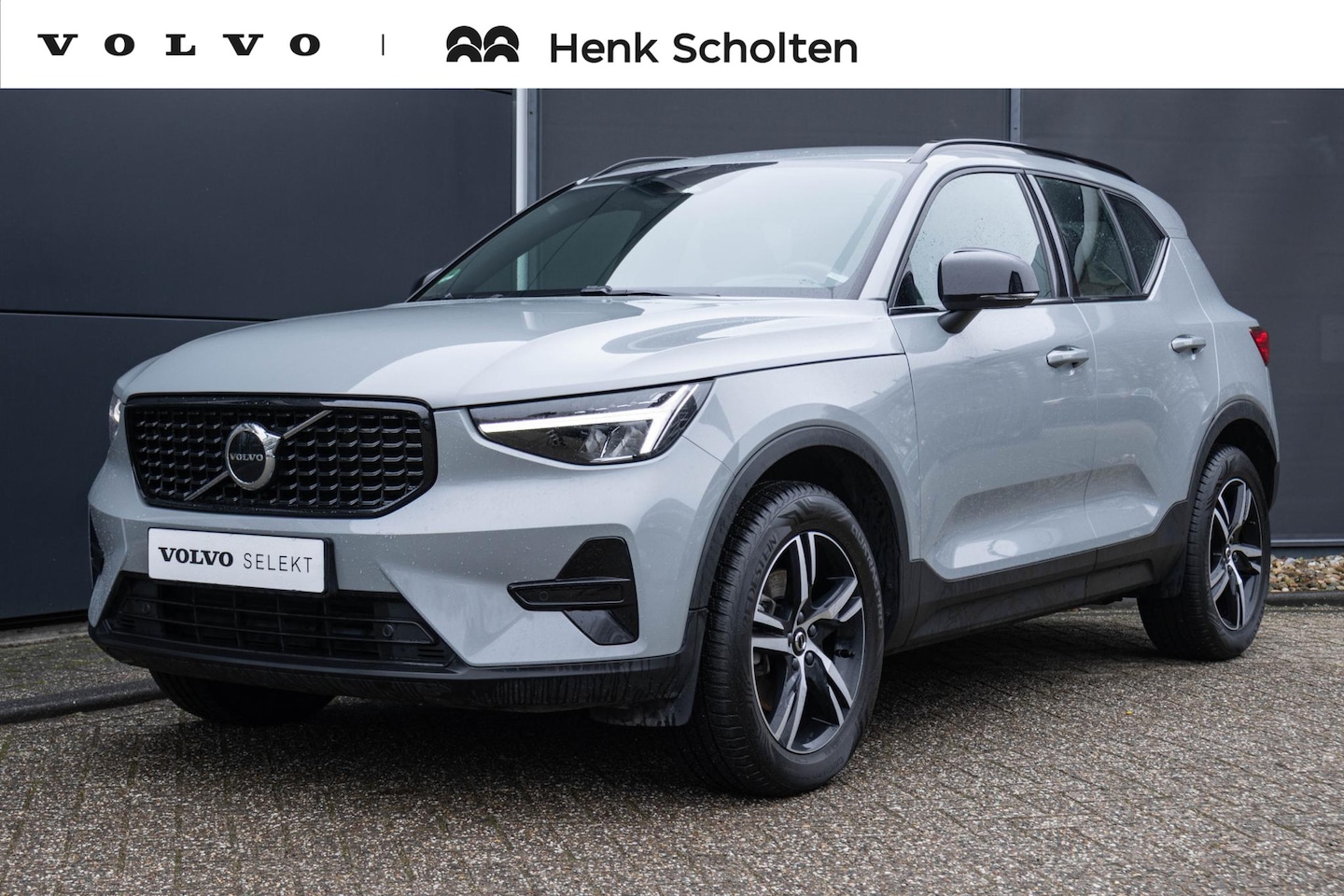 Volvo XC40 - B4 Plus Dark | Verwarmde Voorstoelen en Stuurwiel | Semi- Elektrische Trekhaak | Verwarmba - AutoWereld.nl