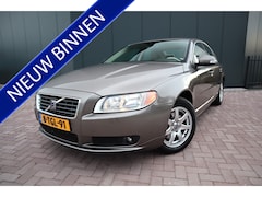 Volvo S80 - 2.5 T Momentum automaat Nieuwstaat Leder Afneembare trekhaak Pdc. Etc