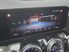 Mercedes-Benz GLA-Klasse - 250 e AMG Line | SOH 92% | Panodak | Navigatie | Sfeerverlichting | Cruise Control | 20 in