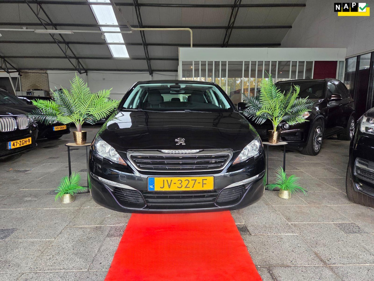 Peugeot 308 - 1.2 Shine 5DR NAVI! 2016 - AutoWereld.nl