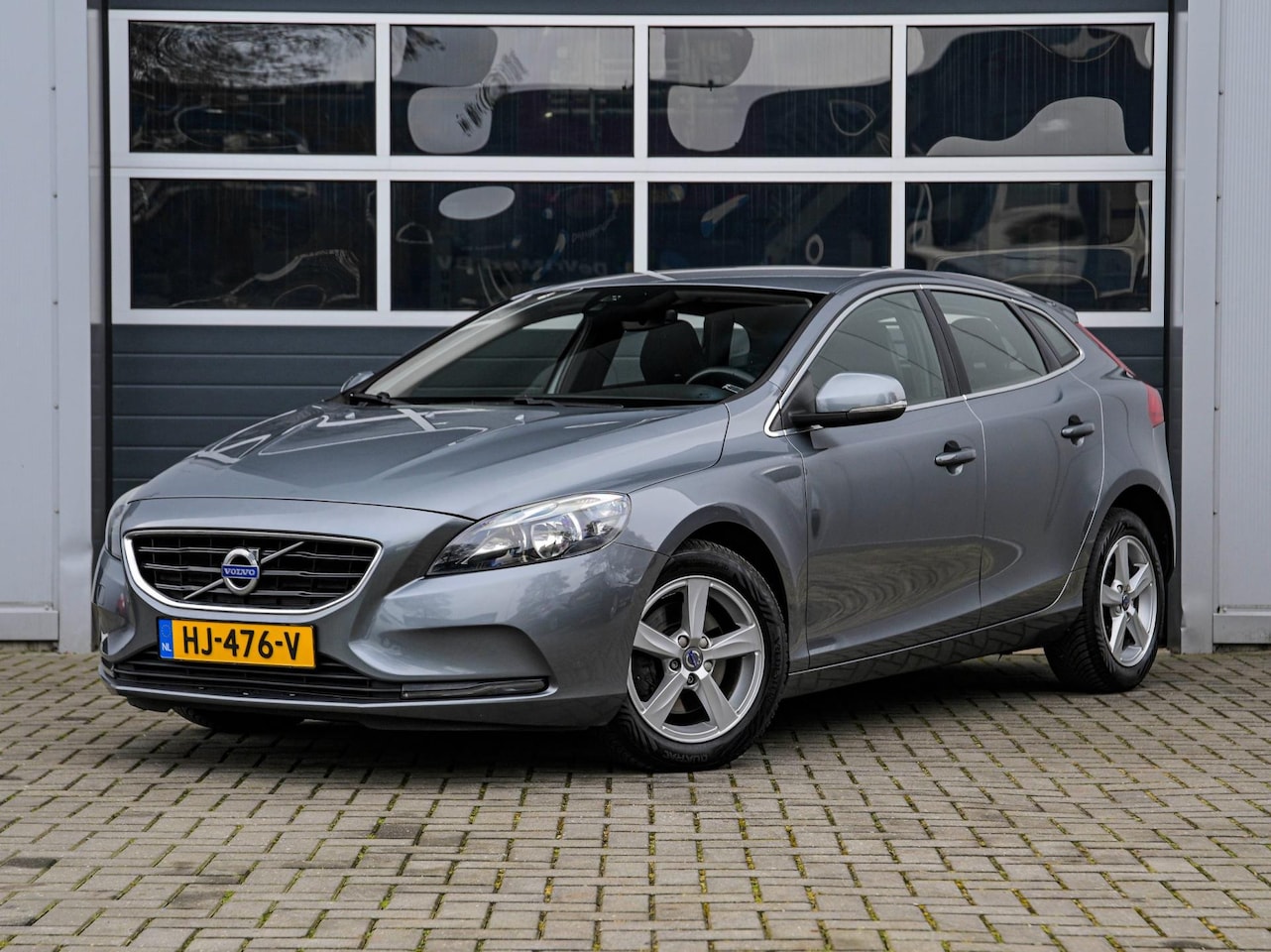 Volvo V40 - 2.0 T2 Momentum | Navi | PDC | Climate control | Cruise control - AutoWereld.nl