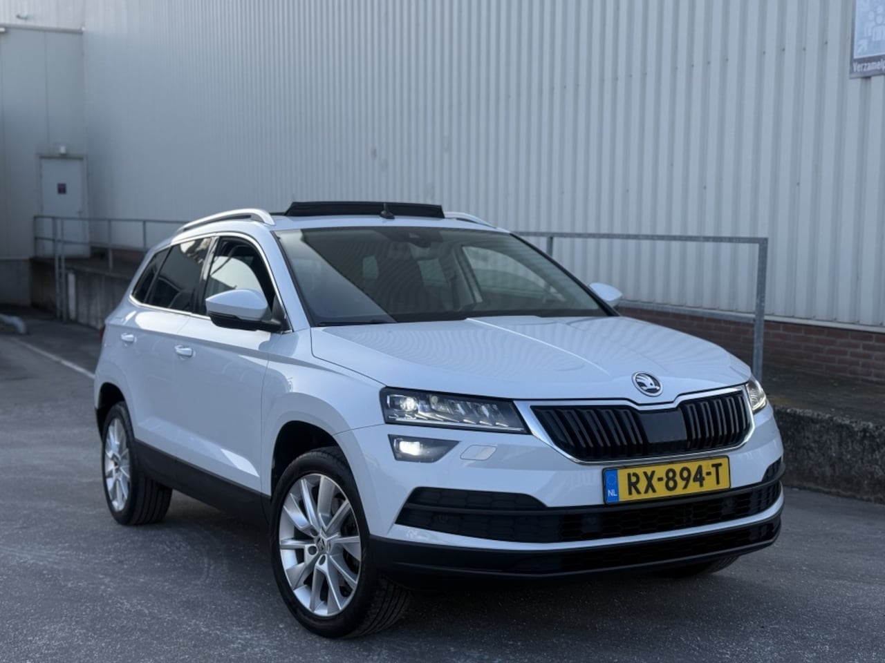 Skoda Karoq - 1.5 TSI 150pk | Panoramadak | Achteruitrijcamera - AutoWereld.nl