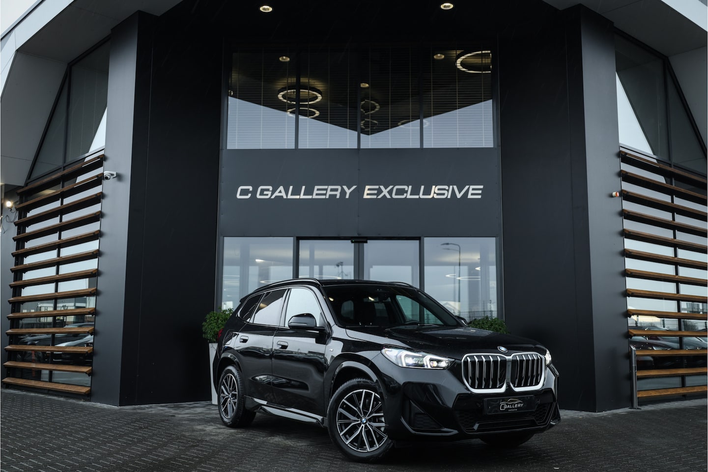BMW X1 - sDrive20i - M Sport | 360 Camera | HUD | ACC | Keyless - AutoWereld.nl