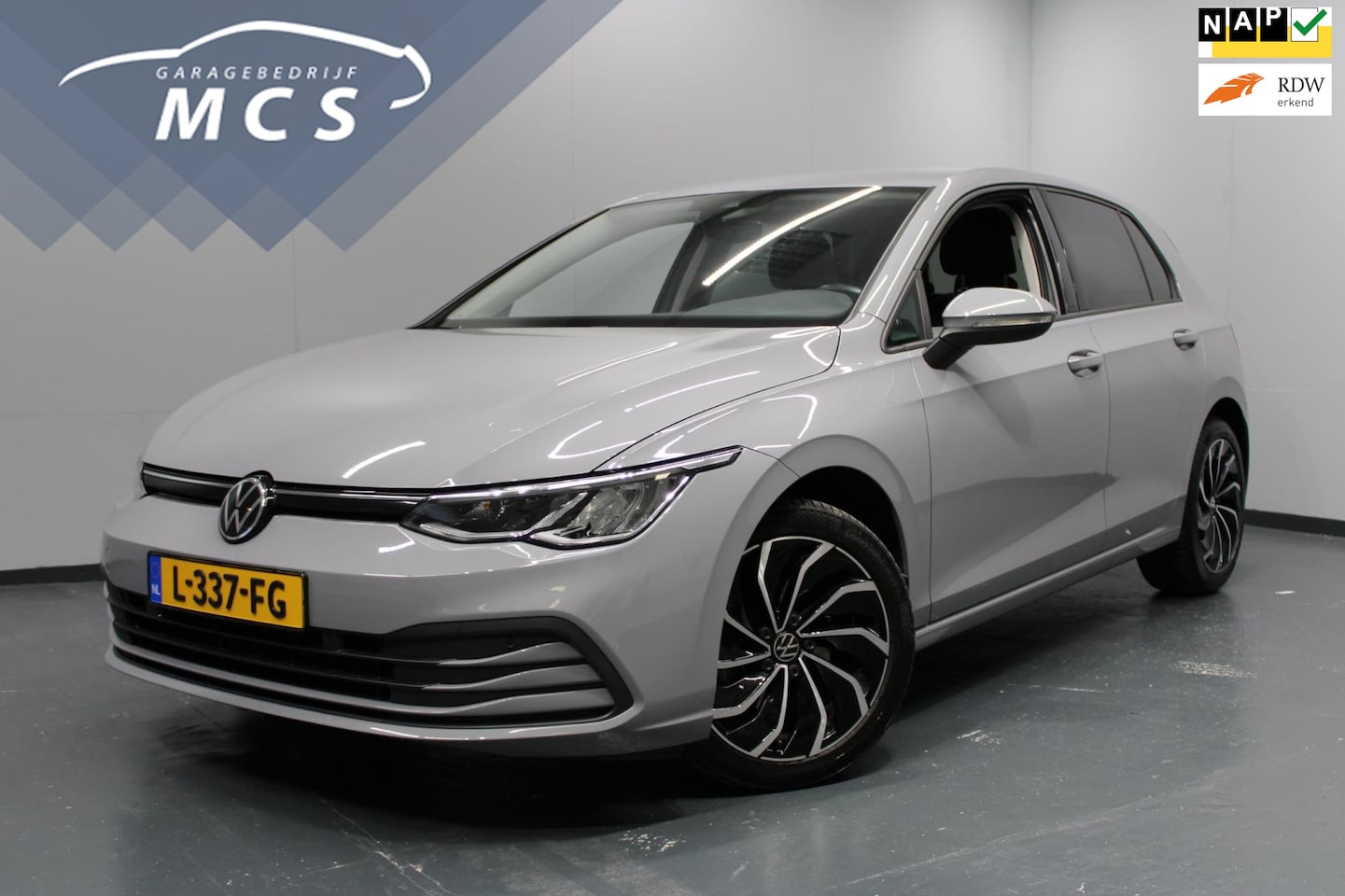 Volkswagen Golf - 1.0 eTSI Life / Automaat / Carplay / Camera - AutoWereld.nl