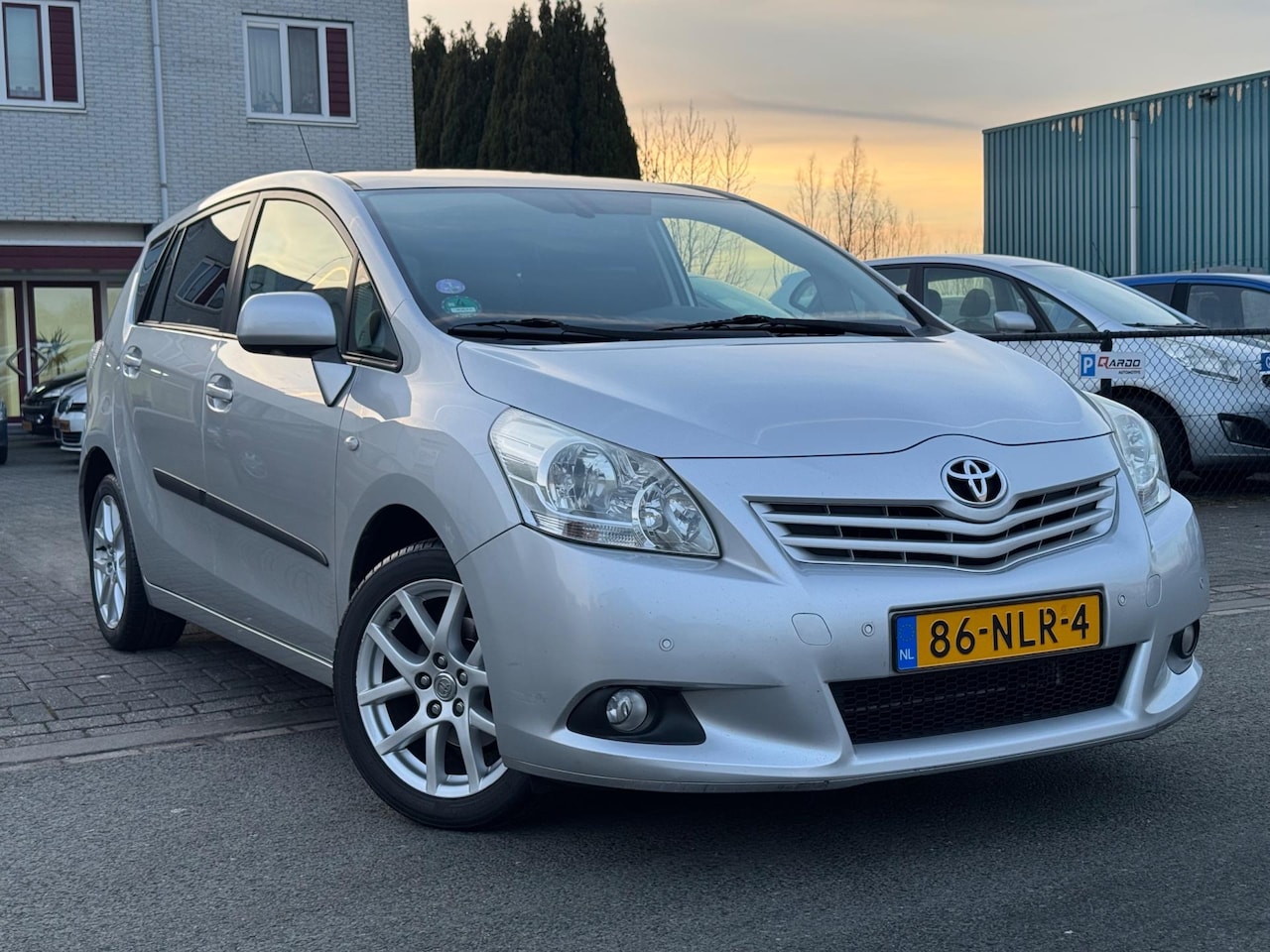 Toyota Verso - 1.8 VVT-i Dynamic Business AUTOMAAT/PANORAMADAK - AutoWereld.nl