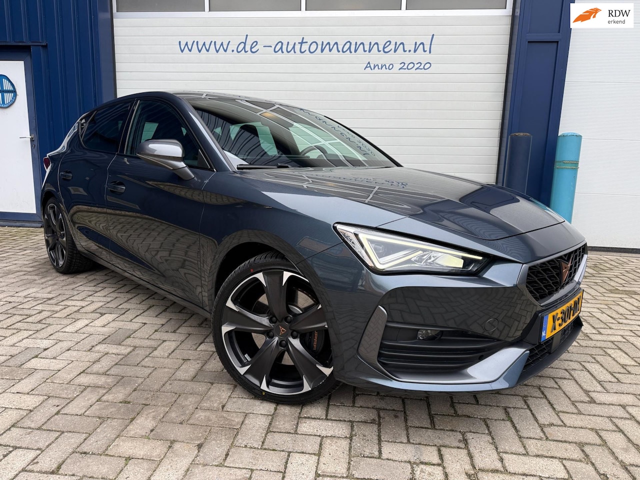 CUPRA Leon - 1.4 e-Hybrid VZ 245pk Adrenaline automaat / 4 SEASONS / 37.318 km! - AutoWereld.nl