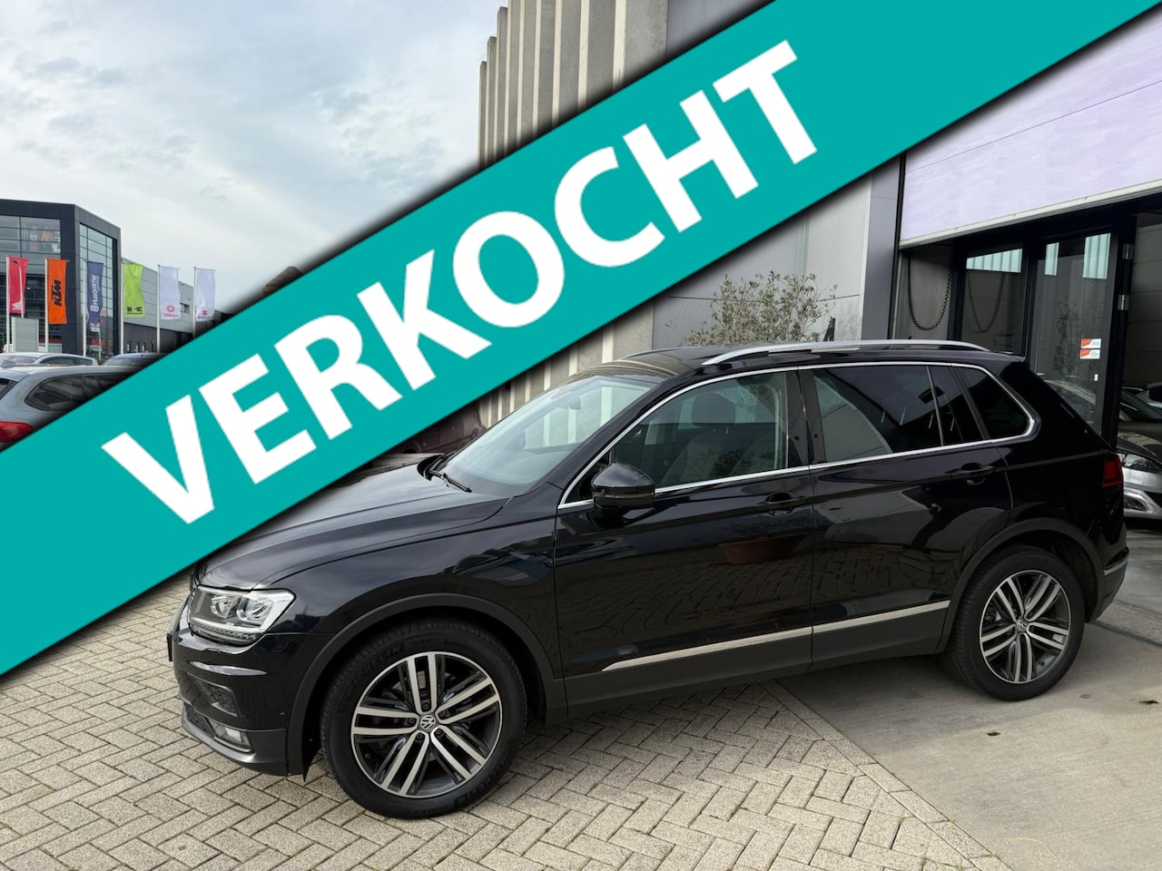 Volkswagen Tiguan - 2.0 TSI 4Motion Highline AUTOMAAT! PANO! LED! 220PK! INRUIL MOGELIJK! - AutoWereld.nl