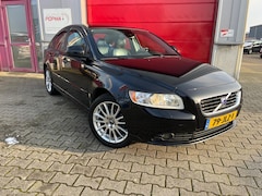 Volvo S40 - 1.8 125pk Edition II / Leer / Trekhaak / 17"LM / Cruise control / Bluetooth / Neerklapb. a