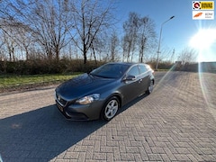Volvo V40 - 1.6 D2 Momentum*NIEUWSTAAT*AIRCO*NAVI*TREKHAAK*1STE EIGENAAR