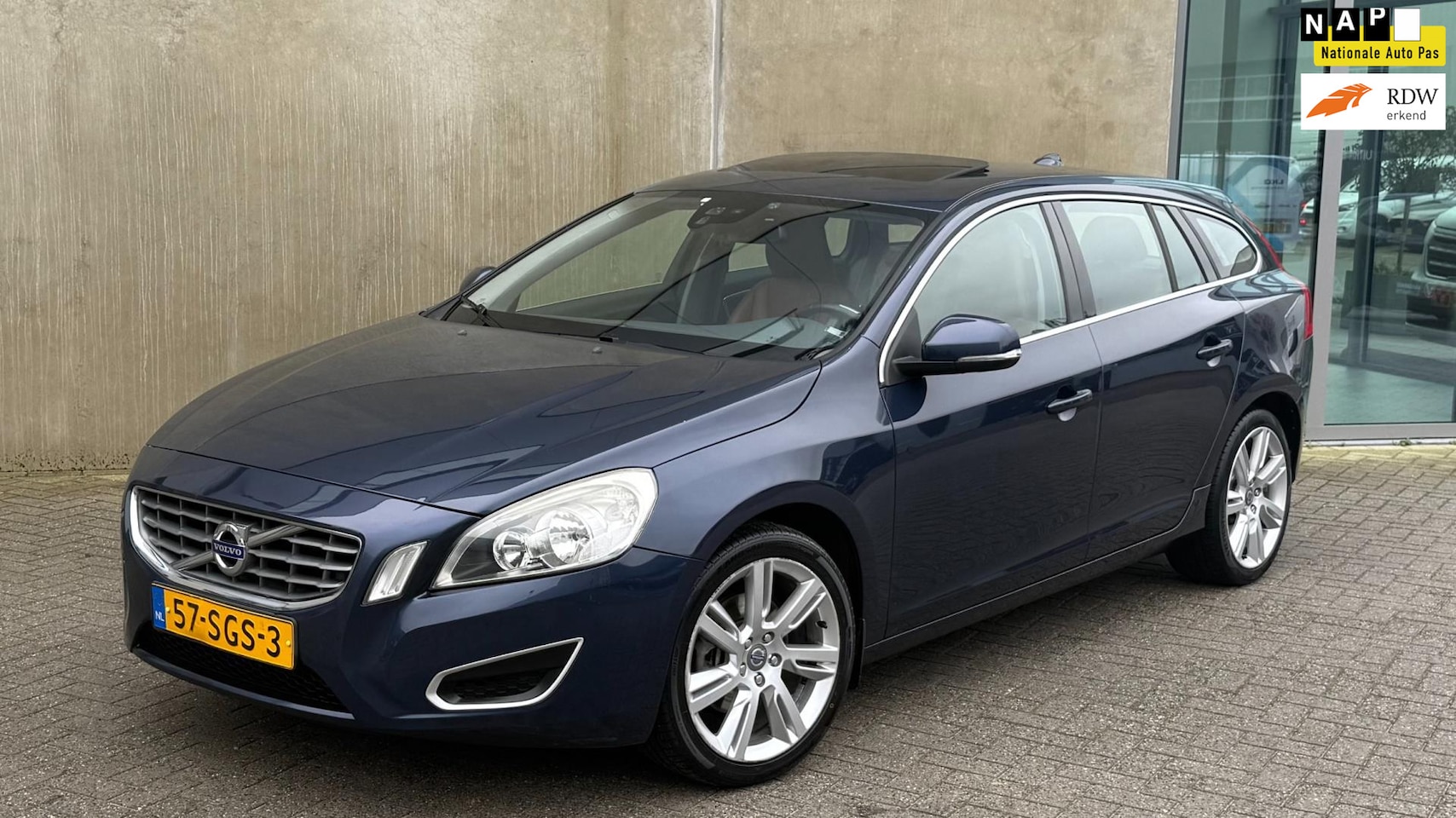 Volvo V60 - 1.6 T4 180pk AUT 2011 Blauw LEDER|SCHUIFDAK|NAP - AutoWereld.nl