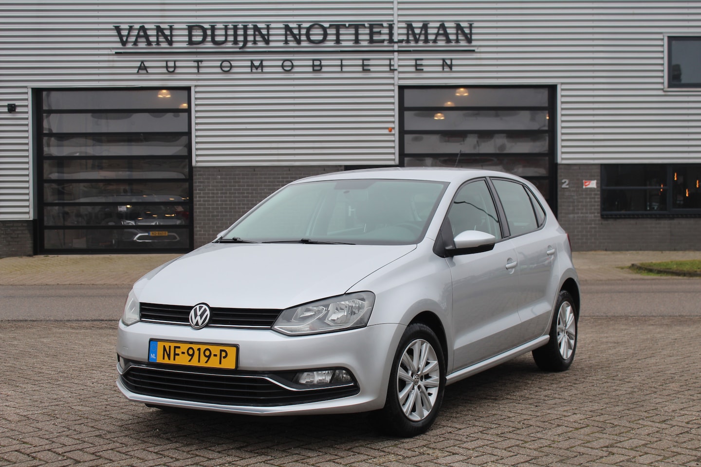 Volkswagen Polo - 1.2 TSI Comfortline Connected Series / Automaat / Cruise - AutoWereld.nl