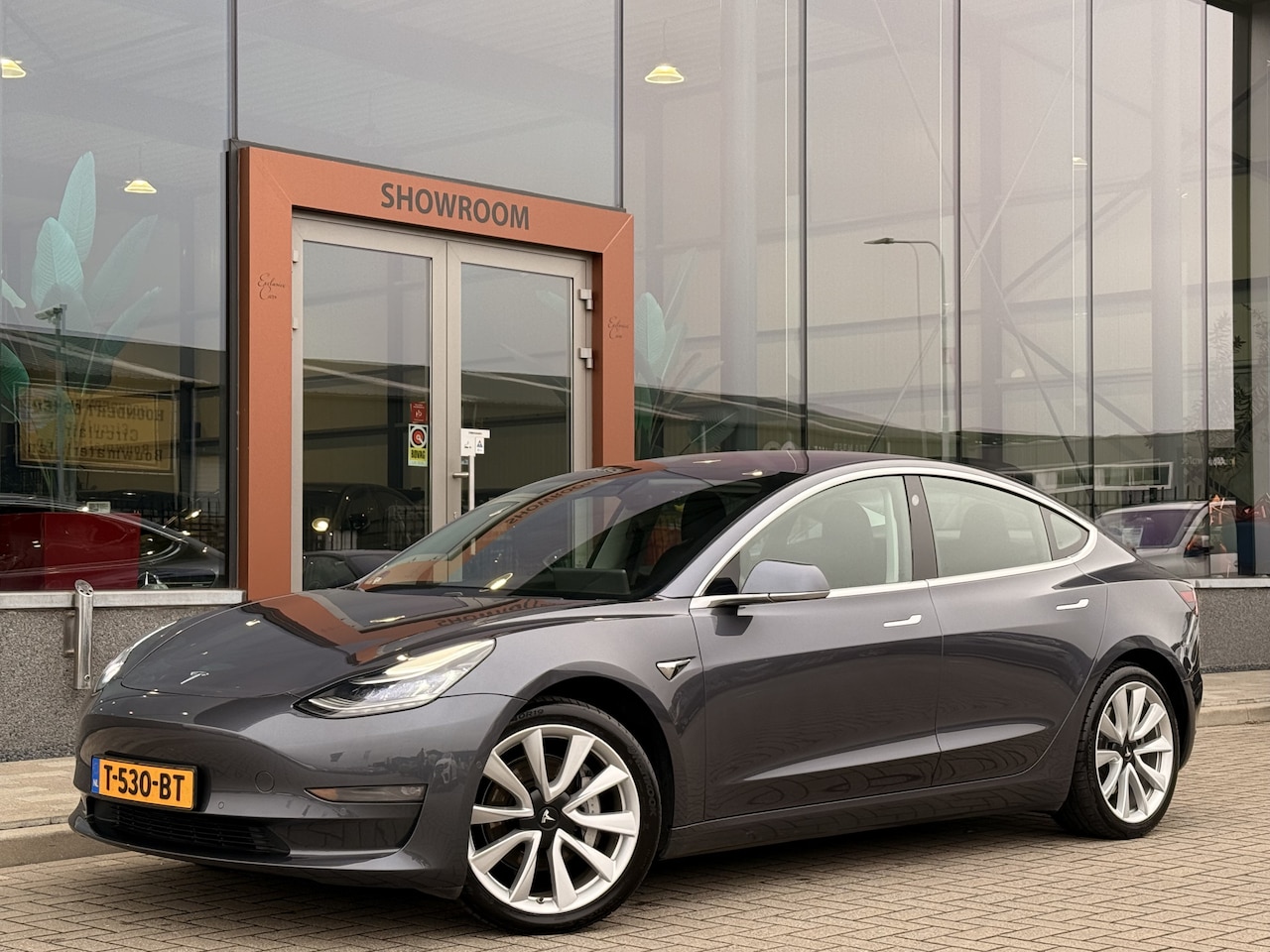 Tesla Model 3 - Long Range RWD Long Range AWD 75 kWh | Stoelverwarming V+A | Pano | Nomad telefoonlader - AutoWereld.nl