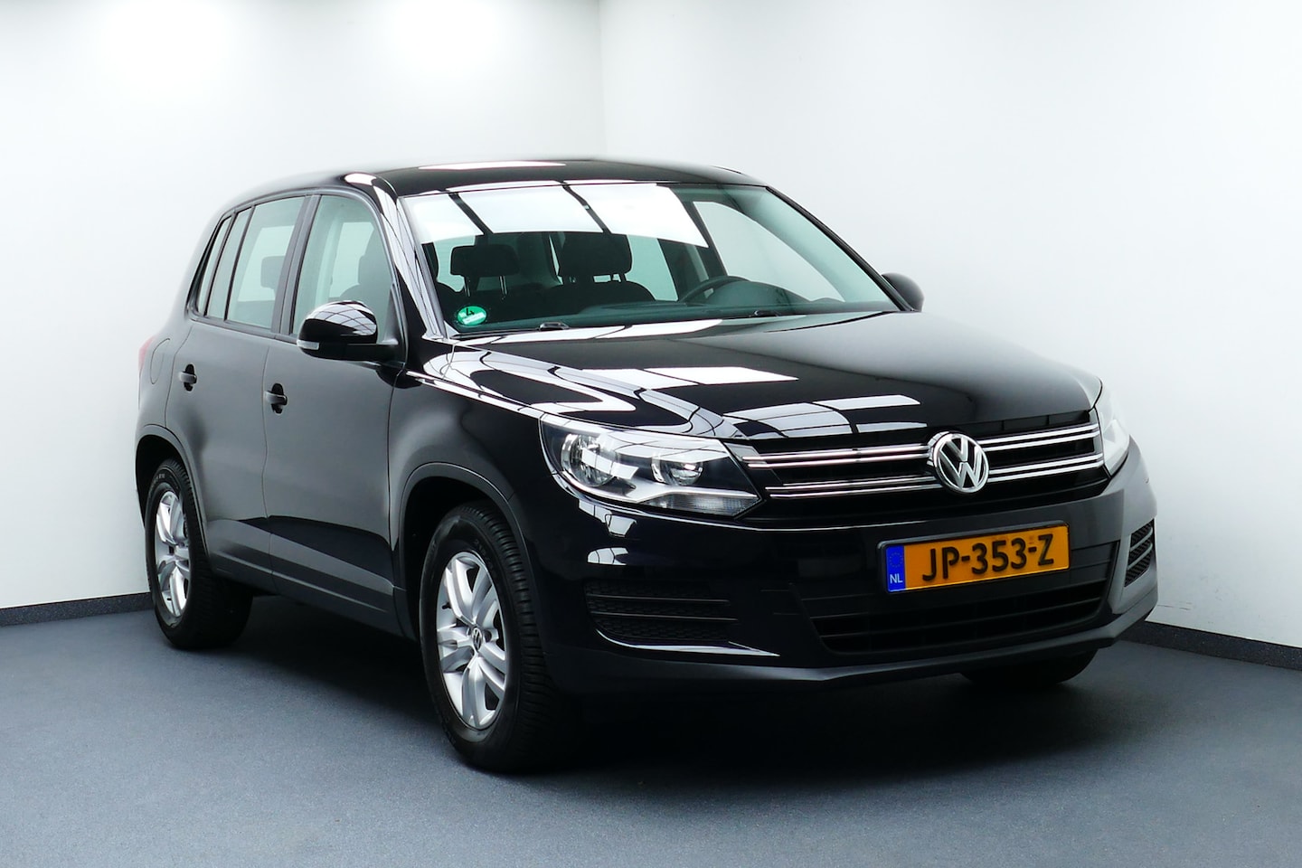Volkswagen Tiguan - 1.4 TSI Sport&Style. Navi, Clima, Cruise, StoelVerw, 16"LMV, Haak 1600kg - AutoWereld.nl