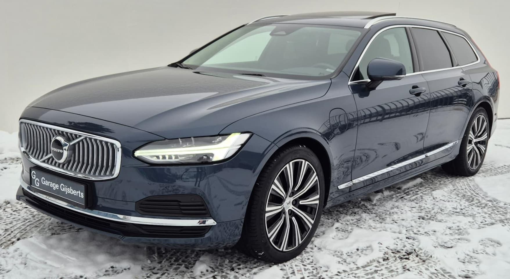 Volvo V90 - 2.0 T6 Phev AWD Plus 19” Wielen - Panoramadak - Trekhaak – Harman Kardon Audio - Camera a - AutoWereld.nl