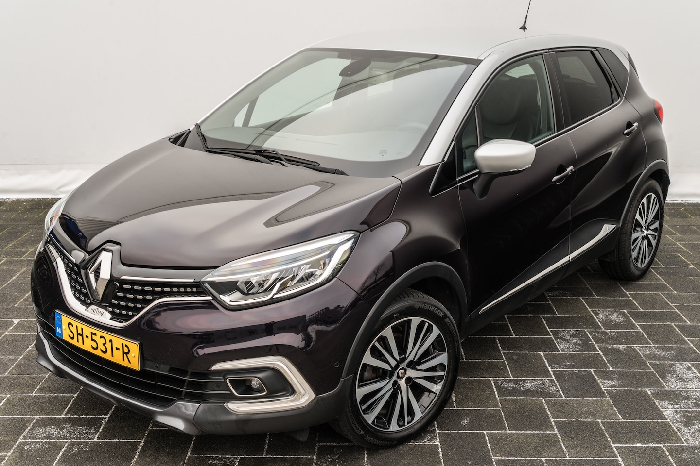 Renault Captur - 1.2 TCe 120 Pk Initiale Paris | Leder | Trekhaak | LED | 17 inch LMV | PDC | Volledig onde - AutoWereld.nl