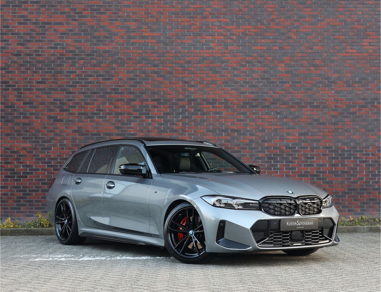 BMW 3-serie Touring - 330e | Skyskraper - M Sport Pro - Camera - Pano - Trekhaak - AutoWereld.nl