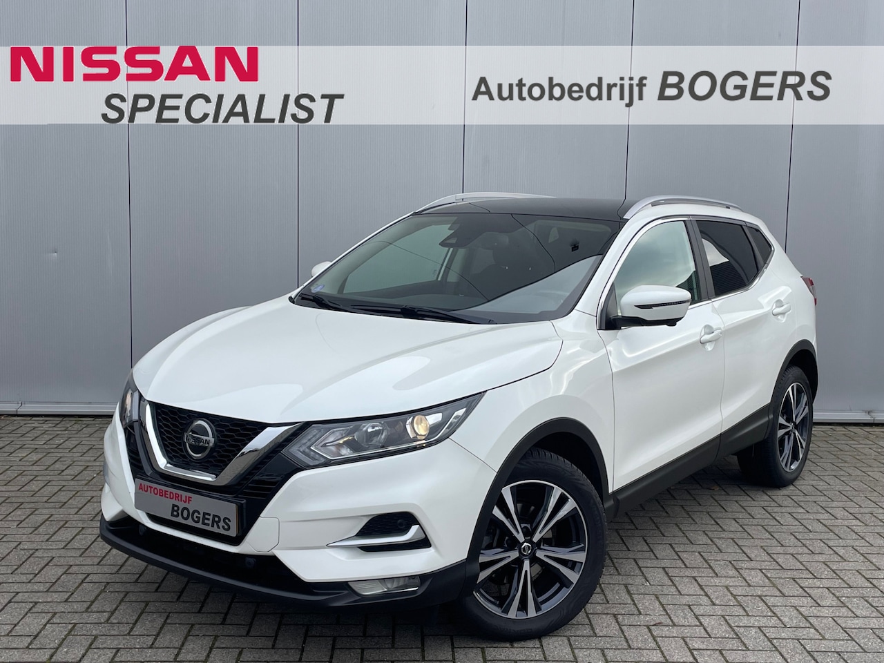 Nissan Qashqai - 1.3 DIG-T 160 Pk N-Connecta Automaat Navigatie, Panoramadak, 18"Lm, Trekhaak, 360 Camera, - AutoWereld.nl