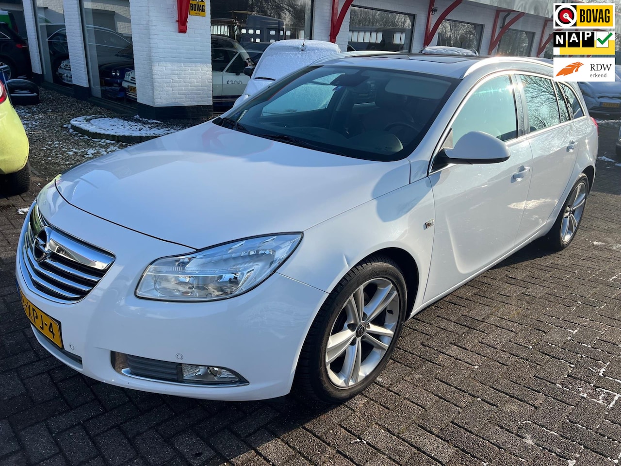 Opel Insignia Sports Tourer - 1.6 T Cosmo pano.dak/trekhaak/leer/pdc. - AutoWereld.nl
