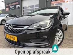 Opel Astra - 1.0 Business+ met parkeersensoren en navigatie en cruise controle en bluetooth telefoon /