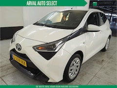 Toyota Aygo - 1.0 VVT-i 72pk x-play Limited | Navigatiesysteem | Apple CarPlay / Android auto | Camera |