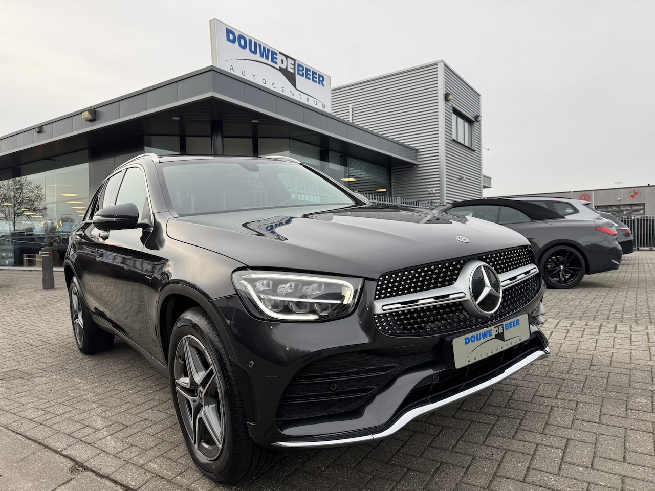 Mercedes-Benz GLC-klasse - 300e 4MATIC Business Solution AMG Pano-Dak | Camera | Stoelverw. | Elekt. Klep - AutoWereld.nl