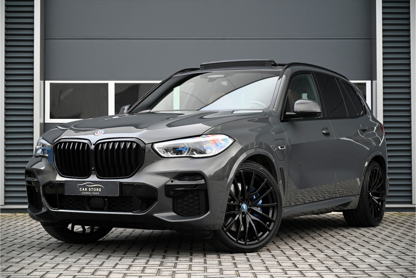 BMW X5 - xDrive45e M-SPORT / SKYLOUNGE PANO / INDIVIDUAL / HUD / SOFTCLOSE / LASER / 4WIELSTURING / - AutoWereld.nl