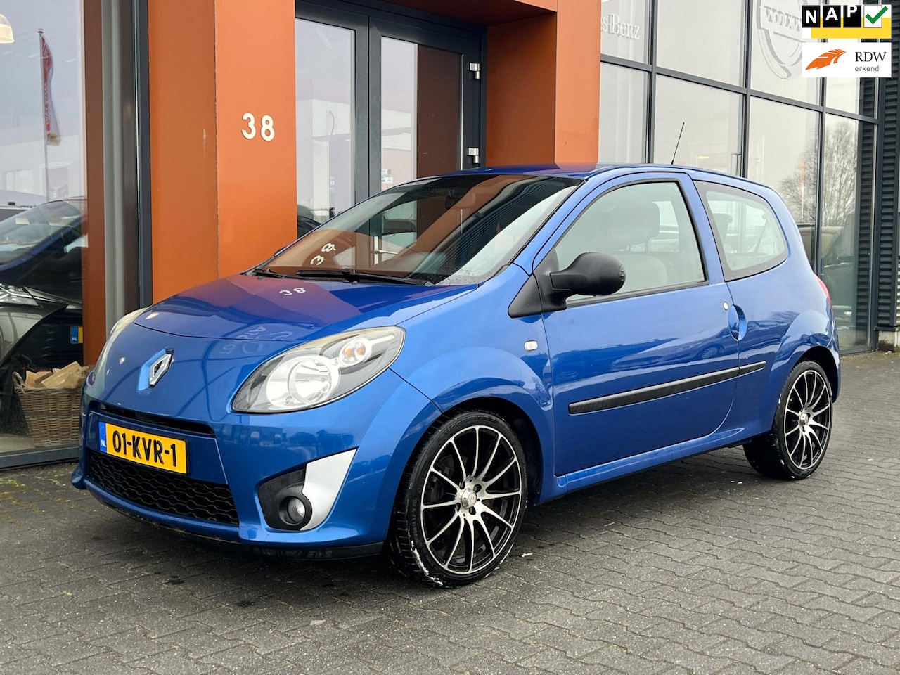Renault Twingo - 1.2-16V|Airco|17"|Isofix|AUX|Riem vervangen - AutoWereld.nl