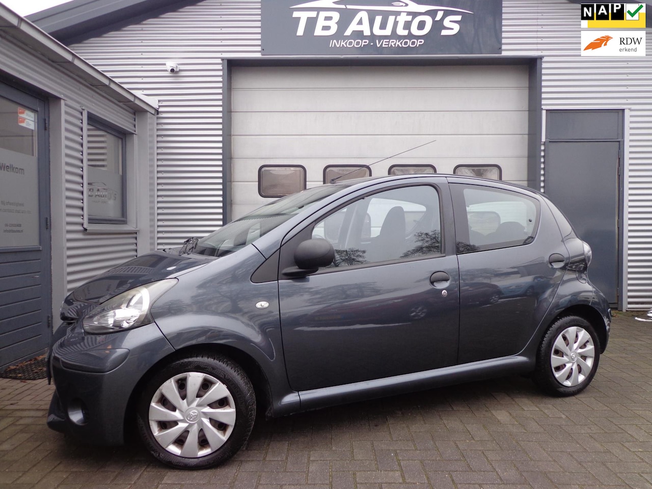 Toyota Aygo - 1.0 VVT-i Now 5-DRS ! AIRCO / 1E EIGENAAR ! - AutoWereld.nl