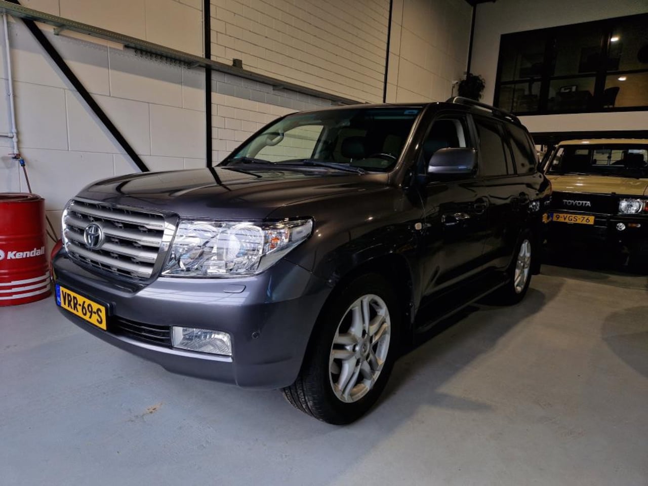 Toyota Land Cruiser V8 - 4.5 V8 D-4D VX Grijs Kenteken - AutoWereld.nl