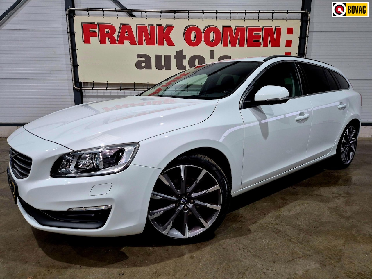 Volvo V60 - 1.6 T3 150PK Summum + Bi-Xenon|Trekhaak|Digital Cockpit|Clima|Cruise|PDC|Bluetooth|Leder/s - AutoWereld.nl