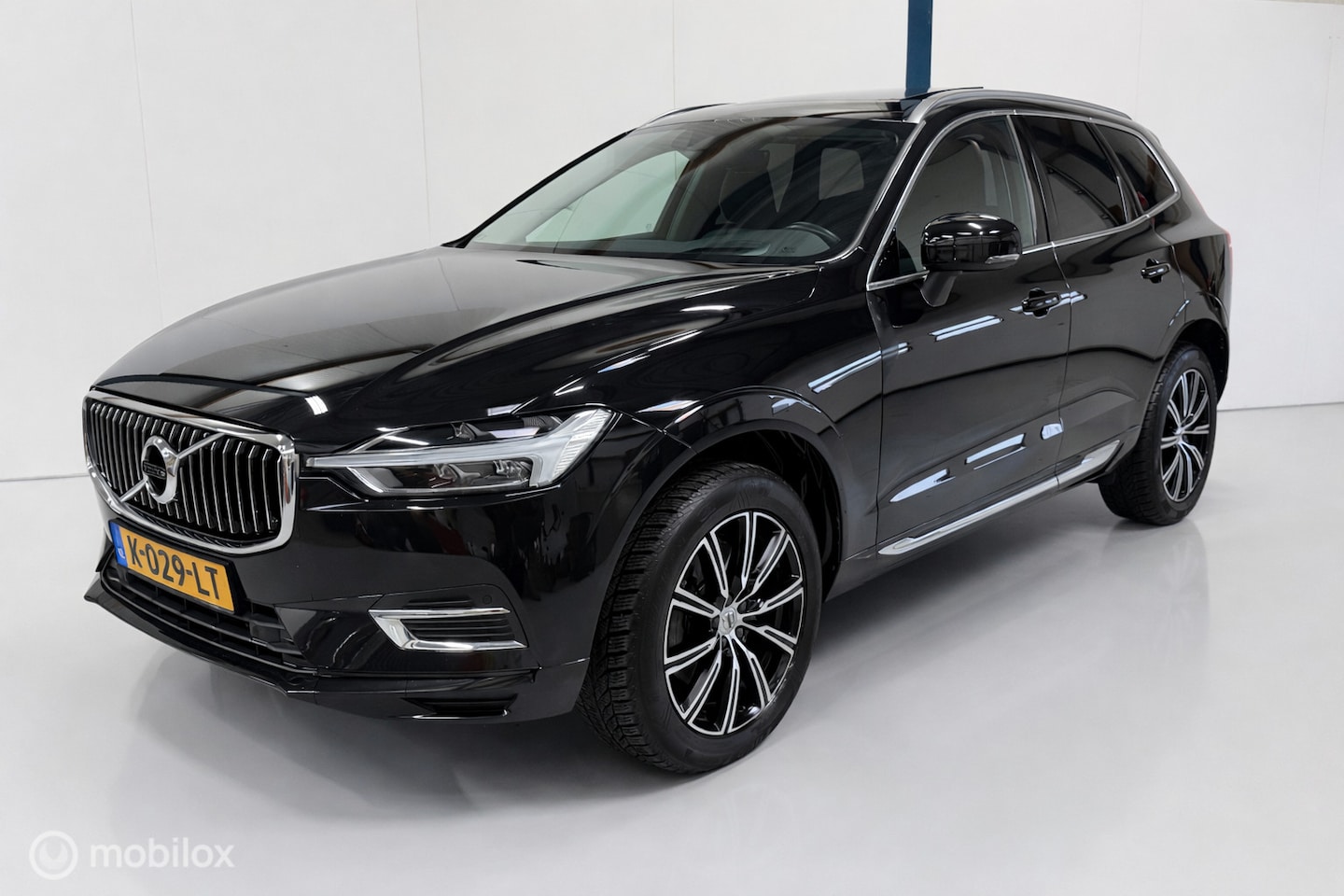 Volvo XC60 - 2.0 T4 Inscription PANO / LEER / NAVI - AutoWereld.nl