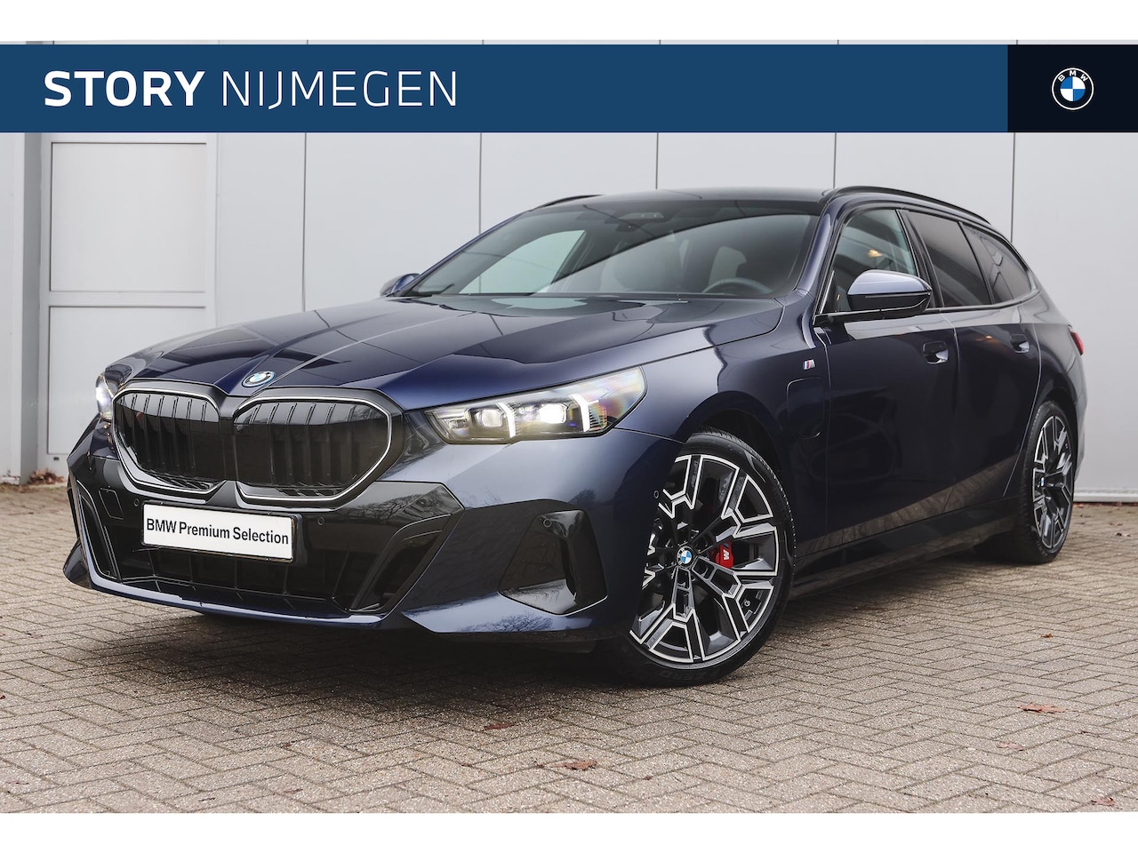 BMW 5-serie Touring - 530e M Sport Automaat / Panoramadak / Trekhaak / Stoelventilatie / Stuurverwarming / Adapt - AutoWereld.nl