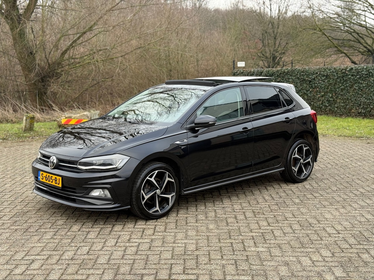Volkswagen Polo - 1.0 TSI Highline R-LINE I DSG I PANO I DIGITAL I CARPLAY - AutoWereld.nl
